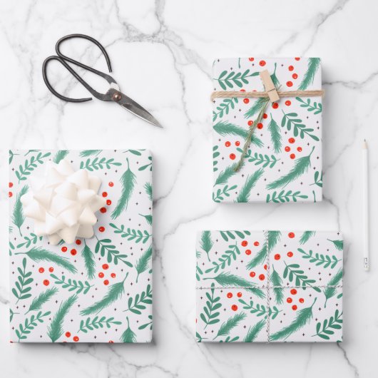 Weihnachten Evergreen Boughs und Holly Berries Geschenkpapier Set (Vorderseite)