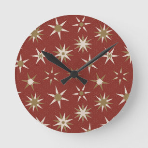 Weihnachten Gold Geo Stars - auf rotem Muster. Runde Wanduhr