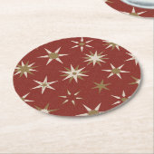 Weihnachten Gold Geo Stars - auf rotem Muster. Runder Pappuntersetzer (Angewinkelt)