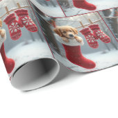 Weihnachten Golden Retriever Welpe in einem roten Geschenkpapier (Rolleneckpunkt)