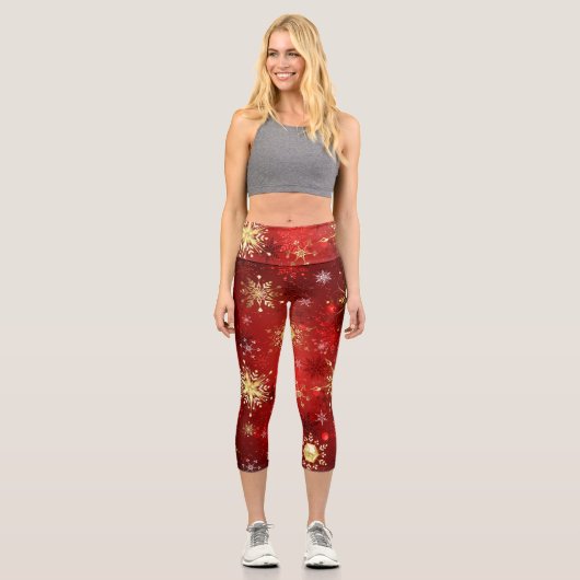 Weihnachten Goldene Schneeflocken im roten Hinterg Capri Leggings (Vorderseite)