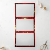 Weihnachten Goldene Schneeflocken im roten Hinterg Dreifach Gefaltete Ankündigung (Innenseite)