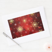 Weihnachten Goldene Schneeflocken im roten Hinterg Rechteckiger Aufkleber (Umschlag)