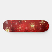 Weihnachten Goldene Schneeflocken im roten Hinterg Skateboard (Horizontal)