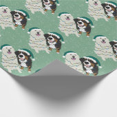 Weihnachten Große Pyrenäen und Berner Hund Geschenkpapier (Ecke)