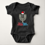 Weihnachten Hanukkah jüdische Menorah WeihnachtsWe Baby Strampler<br><div class="desc">Eine lustige Geschenkidee zum Weihnachtsfeiern. Das beste Weihnachtsgeschenk für Freunde und Familienmitglieder. Feiern Sie das Fest mit Ihren Lieben und lassen Sie sie alle lachen.Weihnachten Hanukkah jüdische Menorah WeihnachtsWeihnachtsWeihnachtsfeiertage</div>