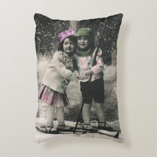 Weihnachten im Vintage-Stil, beste Freunde auf Ski Dekokissen