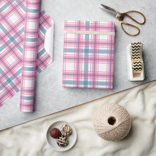 Weihnachten in Rosa und Blau Tartan Geschenkpapier (Kunsthandwerk)