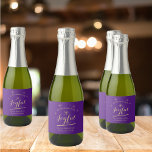 Weihnachten ist die Jahreszeit glücklich Niedlich  Schaumweinetikett<br><div class="desc">Weihnachten ist die Jahreszeit, um ein fröhliches Niedliches Mini-Sparkling Wein-Label zu sein. Klicken Sie auf Diese Vorlage personalisieren, um sie mit dem Familiennamen oder einem Namen schnell und einfach anzupassen. Macht ein perfektes Geschenk oder Geschenk für Freunde und Familie. Weihnachten ist die Jahreszeit, um ein fröhliches Niedliches Mini-Sparkling-Weinetikett zu sein,...</div>