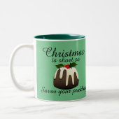 "Weihnachten ist kurz, also gönne dir das Pudding! Zweifarbige Tasse (Links)