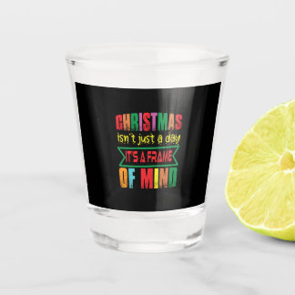 Weihnachten ist nicht nur ein Tag Schnapsglas