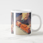 Weihnachten, Junge spielen mit Spielzeugbahnen Jumbo-Tasse (Rechts)