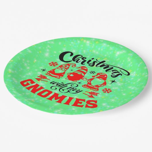 Weihnachten mit meinen Gnomen - Funny Red Green 9" Pappteller (Schrägansicht)