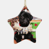Weihnachten - Mops - Gänseblümchen Mae Keramikornament (Rechts)
