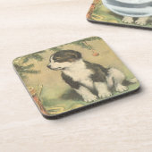 Weihnachten, Niedlicher Welpe unter Weihnachtsbaum Getränkeuntersetzer (Linke Seite)