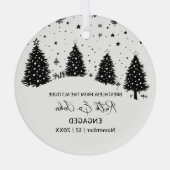 Weihnachten Pine Tree Bear Skiing Couple Verlobung Ornament Aus Glas (Rückseite)