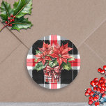 Weihnachten Poinsettia Wasserfarbener Feiertag Runder Aufkleber<br><div class="desc">Hübscher Topf von roten Weihnachtspoinsettia Weihnachtsaufklebern mit kariertem karierten Hintergrund in Rot,  Schwarz und Weiß.</div>