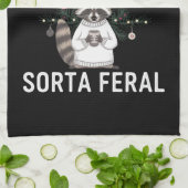 Weihnachten Raccoon Sorta Merry Sorta Feral Xmas Geschirrtuch (Gefaltet)