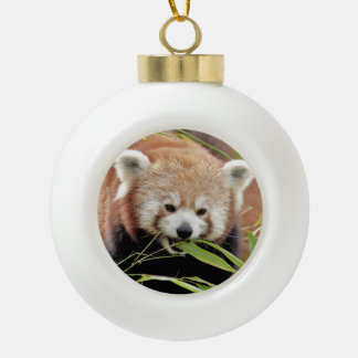 Weihnachten, roter Panda. Keramik Kugel-Ornament