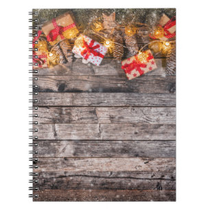 Weihnachten rustikaler Hintergrund, Holzplanken. Notizblock