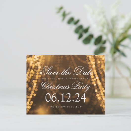 Weihnachten Save the Date Twinkle String Lights Go Ankündigungspostkarte (Stehend Vorderseite)