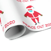 Weihnachten Schwarzes Gesicht Maske Peace Out 2020 Geschenkpapier (Rolleneckpunkt)
