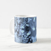 Weihnachten Silvery Blue Snowflakes Kaffeetasse (Vorderseite Links)