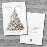 Weihnachten Tree Beach Happy Holidays<br><div class="desc">Personalisierte Elegante Weihnachtsbaum Beach Happy Holidays Card Seashell Starfish Coral Watercolor. Gute Ferien! Tauchen Sie ein in die warmen und strandvollen Wünsche dieser Saison mit einer einzigartigen Urlaubskarte mit einem charmanten Weihnachtsbaum, der aus Muscheln und Seestern gefertigt wurde. Der Baum nimmt die Bühne in der Mitte ein, überragt von einem...</div>