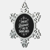 Weihnachten verbreitet Kindheit wie Schneeflocken  Schneeflocken Zinn-Ornament (Rechts)