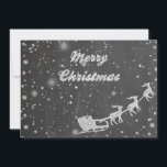 Weihnachten | Vintager Santa Claus Sleigh<br><div class="desc">Saubere und einfache Weihnachtskarte mit einem Weihnachtsmann in seinem Schlitten mit seinem fliegenden Rentier. Erhältlich als flache,  gefaltete Karte und Postkarte. Wünschen Sie allen ein frohes Weihnachtsfest und viel Glück ins neue Jahr!</div>
