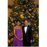 Weihnachten von Präsident Barack Obama und Michell Fotoskulptur Ornament<br><div class="desc">Das Weihnachtsportrait des Weißen Hauses, Barack Obama diente als 44. Präsident der Vereinigten Staaten. Seine Geschichte ist die amerikanische Geschichte; Werte aus dem Kernland, die Erziehung der Mittelschicht in einer starken Familie, harte Arbeit und Bildung als Mittel, voran zu kommen, und die Überzeugung, dass ein so gesegnetes Leben im Dienste...</div>