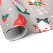 Weihnachten - Whimsical Gnome Weihnachtszeit Grau Geschenkpapier (Rolleneckpunkt)