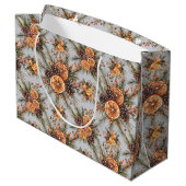 Weihnachten Winter Solstice Naturkiefer & Orange Große Geschenktüte (Rückseite Schrägansicht)