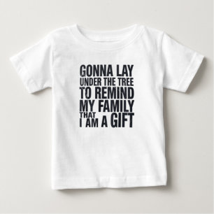 Weihnachten wird unter dem Weihnachtsbaum der Fami Baby T-shirt