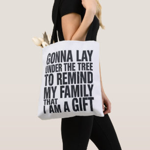 Weihnachten wird unter dem Weihnachtsbaum der Fami Tasche