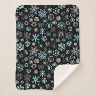 Weihnachtliche blaue Schneeflocken Sherpadecke