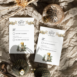 Weihnachtliche Hochzeitskerzen aus Stechpalmen und RSVP Karte