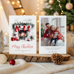 Weihnachtliches Familienfoto am gemütlichen Kaminf Feiertagskarte