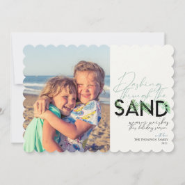 Weihnachts-Aqua am Strand stürzt durch den Sand Feiertagskarte