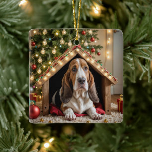 Weihnachts-Baseball in einem Doghouse Keramikornament