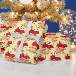Weihnachts-Bauble auf Weihnachten Geschenkpapier
