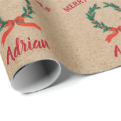 Weihnachts Berry Wreath Individuelle Name Kraft Geschenkpapier (Rolleneckpunkt)