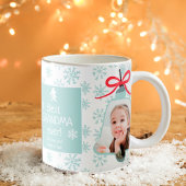 Weihnachts bester Oma Glockenblauer Schneeflocken  Kaffeetasse