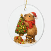 Weihnachts-Capybara schmückt Baum Keramik Ornament (Links)