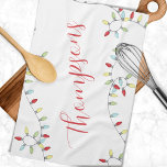 Weihnachts Custom Family Name String Lichter Geschirrtuch<br><div class="desc">Unser Küchentuch - die perfekte Mischung aus niedlichem Bauernhaus Weihnachtscharme und trendigem rustikalem Stil. Dieses Kehrhandtuch ist in kräftigen, kräftigen Rot-, Blau-, Grün- und Gelbtönen gehalten, mit festlichen Saitenleuchten für eine skurrile, lustige Touch. Die elegante Kalligraphie-Schriftzeichen-Typografie fügt einen persönlichen Flair hinzu und macht ihn zu einem einzigartigen Erbstück des Schöpfers....</div>
