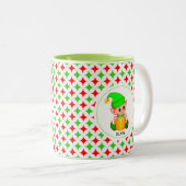 Weihnachts-Elf auf Green & Red Diamond Star-Muster Zweifarbige Tasse (VorderseiteRechts)