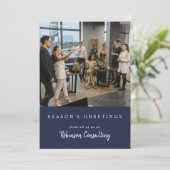 Weihnachts-Firmenlogo Modern Team Foto Feiertagskarte (Stehend Vorderseite)