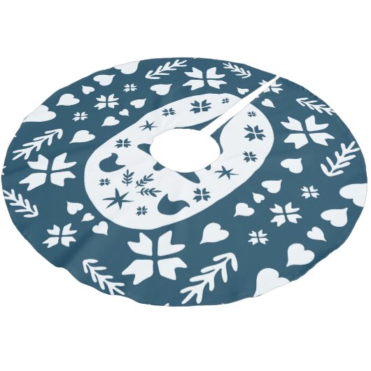 Weihnachts-Folkkunst: Skandinavier Doodle. Polyester Weihnachtsbaumdecke (Schrägansicht)