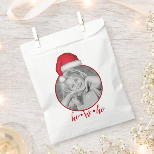 Weihnachts-Foto Holiday Whimsical Red Weihnachtsma Geschenktütchen (Ausgeschnitten)