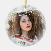 Weihnachts-Foto mit Schneeflocken auf Weiß Keramik Ornament (Vorne)
